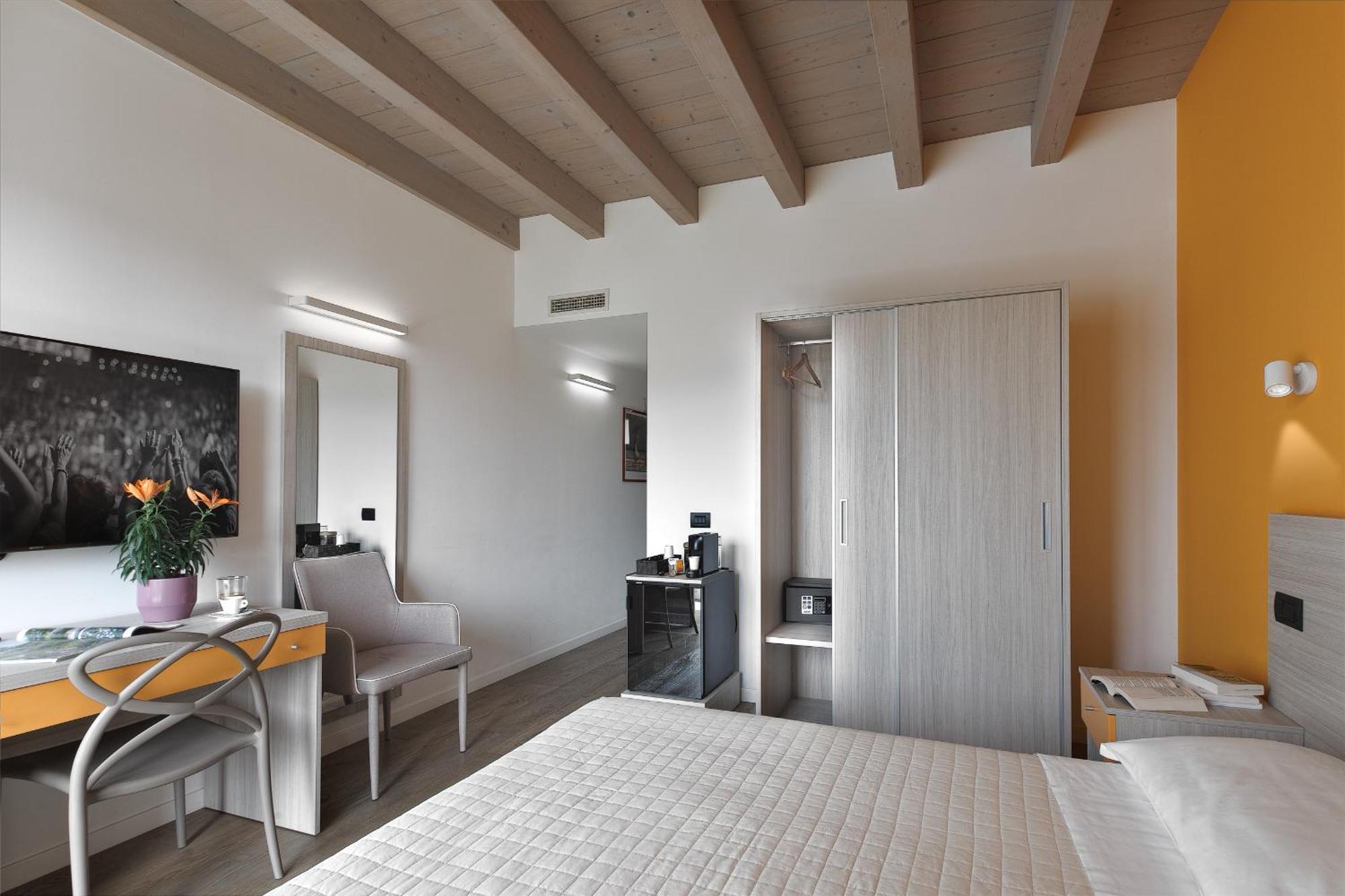 Residence Caffe Maya Maslianico Zewnętrze zdjęcie